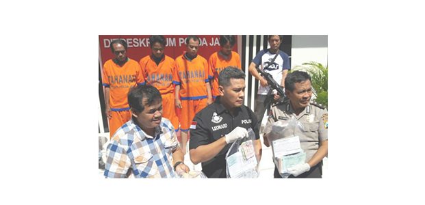 Polda Jatim Gulung Komplotan Pemeras di Terminal Bungurasih Polda Jatim Gulung Komplotan Pemeras di Terminal Bungurasih