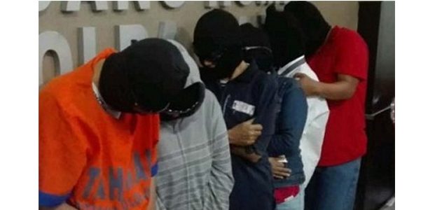 Polda Jatim Bongkar Komunitas Seks Bertukar Pasangan Polda Jatim Bongkar Komunitas Seks Bertukar Pasangan