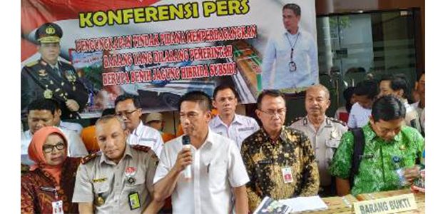 Polda Jatim Bongkar Sindikat Perdagangan Benih Jagung Bersubsidi Polda Jatim Bongkar Sindikat Perdagangan Benih Jagung Bersubsidi