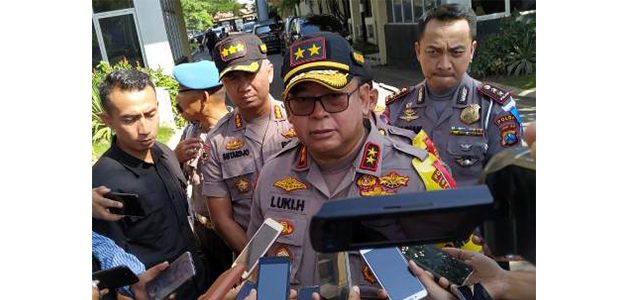 Polda Jatim Kembali Tangkap 3 Orang Terduga Pelaku Pembakaran Mapolsek Tambelangan Sampang Polda Jatim Kembali Tangkap 3 Orang Terduga Pelaku Pembakaran Mapolsek Tambelangan Sampang