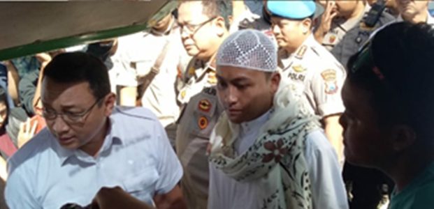 Polda Jatim Sita Sejumlah Bom Molotov dari Rombongan Massa Yang Akan Berangkat ke Jakarta Polda Jatim Sita Sejumlah Bom Molotov dari Rombongan Massa Yang Akan Berangkat ke Jakarta