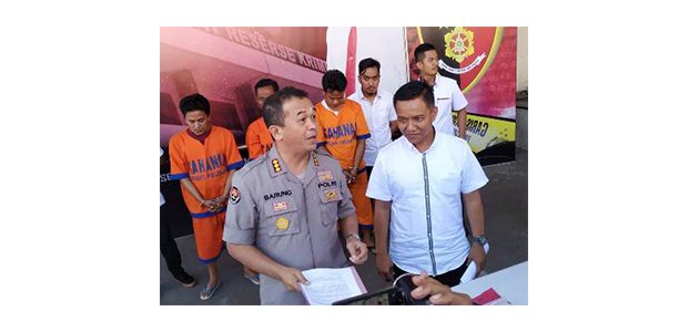 Polda Jatim Tahan 9 Tersangka Pembakar Mapolsek Tambelangan Sampang Polda Jatim Tahan 9 Tersangka Pembakar Mapolsek Tambelangan Sampang