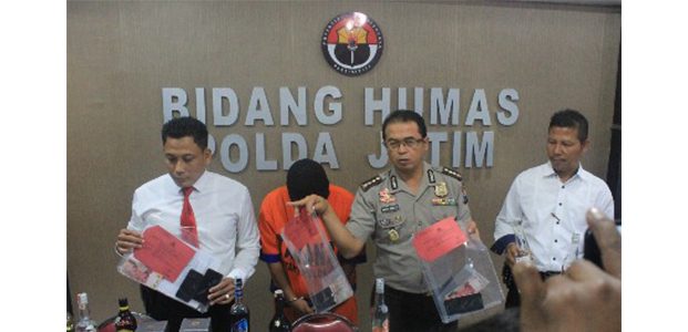 Polda Jatim Tetapkan Manajer Karaoke Inul Vizta Kediri Sebagai Tersangka Polda Jatim Tetapkan Manajer Karaoke Inul Vizta Kediri Sebagai Tersangka