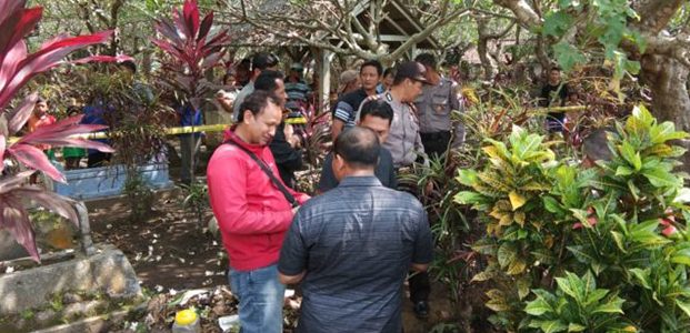 Polisi Kantongi Identitas Mayat Perempuan di TPU Tegowangi Kediri Polisi Kantongi Identitas Mayat Perempuan di TPU Tegowangi Kediri