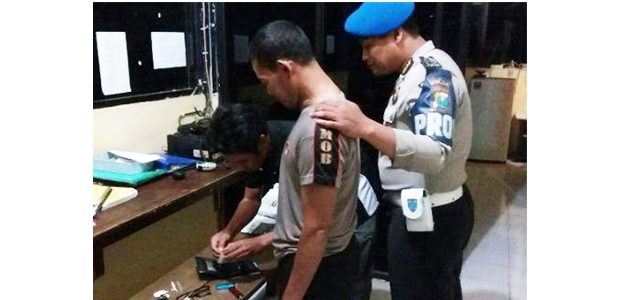 Oknum Polisi PJR, Kepergok ‘Nyabu’ di Pos Jembatan Suramadu Oknum Polisi PJR, Kepergok ‘Nyabu’ di Pos Jembatan Suramadu