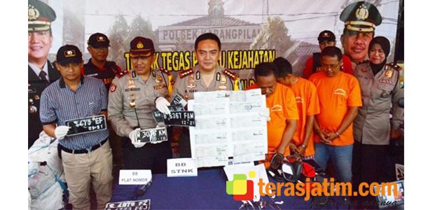 Polisi Surabaya Bongkar Sindikat Pengiriman Motor Ilegal ke Bima NTB Polisi Surabaya Bongkar Sindikat Pengiriman Motor Ilegal ke Bima NTB