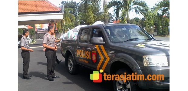 Polres Banyuwangi, Bojonegoro, Tuban dan Lamongan Kirim Sumbangan Untuk Korban Banjir Bandang Garut Polres Banyuwangi, Bojonegoro, Tuban dan Lamongan Kirim Sumbangan Untuk Korban Banjir Bandang Garut