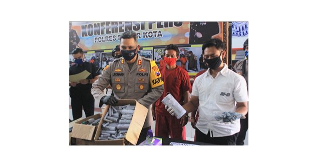 Polres Blitar Kota Amankan Pelaku Pembuat Petasan dan Sejumlah Pelaku Kejahatan Lainnya Polres Blitar Kota Amankan Pelaku Pembuat Petasan dan Sejumlah Pelaku Kejahatan Lainnya