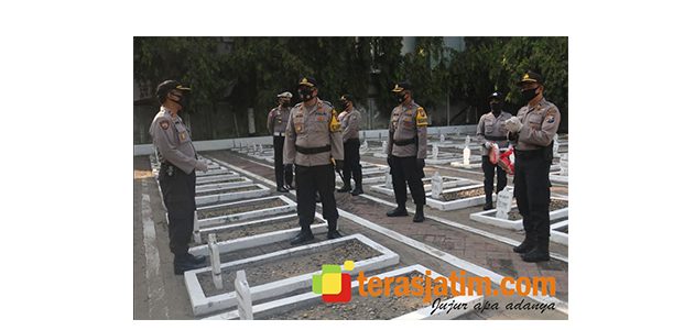 Polres Bojoenegoro Gelar Ziarah Makam Pahlawan dengan Protokol Covid-19 Polres Bojoenegoro Gelar Ziarah Makam Pahlawan dengan Protokol Covid-19