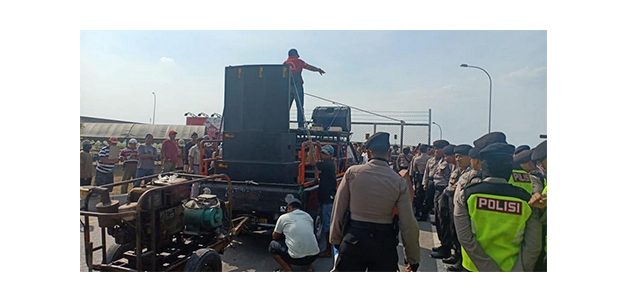 Polres Bojonegoro Amankan Aksi Damai Warga di Fly Over Exxon Mobil dan Kantor PEPC Polres Bojonegoro Amankan Aksi Damai Warga di Fly Over Exxon Mobil dan Kantor PEPC