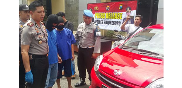 Polres Bojonegoro Tetapkan 2 Oknum Debt Collector Sebagai Tersangka, 1 Orang Buron Polres Bojonegoro Tetapkan 2 Oknum Debt Collector Sebagai Tersangka, 1 Orang Buron