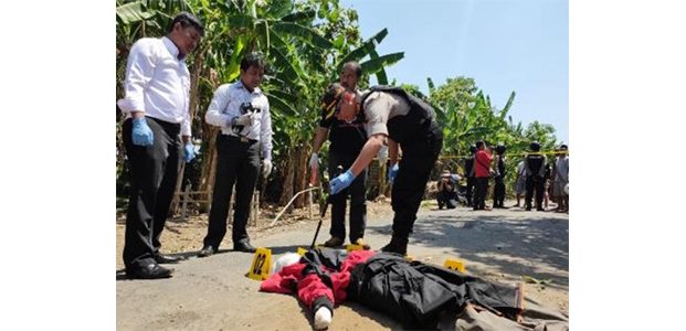 Polres Lumajang Gelar Olah TKP Pembunuhan Terkait Isu Dukun Santet Polres Lumajang Gelar Olah TKP Pembunuhan Terkait Isu Dukun Santet