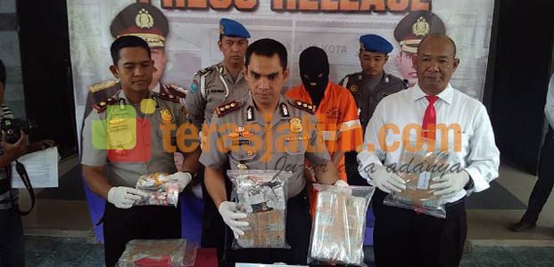Polres Malang Kota Tangkap Bandar Narkoba Polres Malang Kota Tangkap Bandar Narkoba