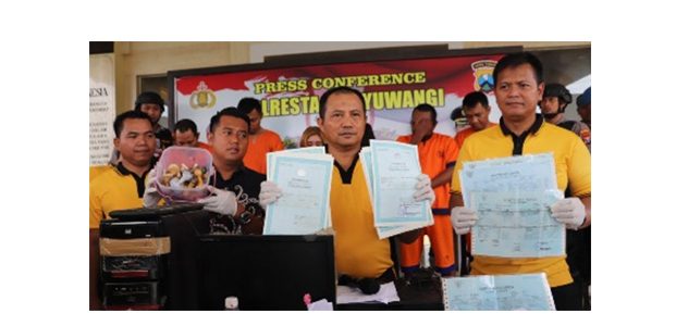Polresta Banyuwangi Gulung Sindikat Pembuat Dokumen Kependudukan Palsu Polresta Banyuwangi Gulung Sindikat Pembuat Dokumen Kependudukan Palsu