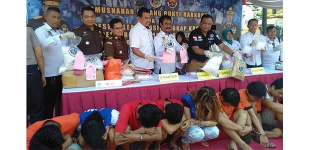 Polrestabes Surabaya Musnahkan BB Kasus Narkoba Polrestabes Surabaya Musnahkan BB Kasus Narkoba