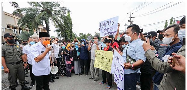 Pedagang Pasar Legi Demo, Ini Janji Bupati Ponorogo Pedagang Pasar Legi Demo, Ini Janji Bupati Ponorogo