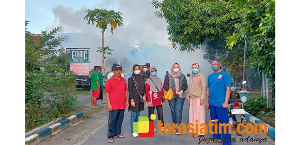Peduli Kesehatan Masyarakat, Tagana Ponorogo Lakukan Fogging Peduli Kesehatan Masyarakat, Tagana Ponorogo Lakukan Fogging