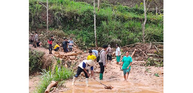 Jalur Penghubung Antar Desa di Ponorogo-Pacitan Longsor Jalur Penghubung Antar Desa di Ponorogo-Pacitan Longsor