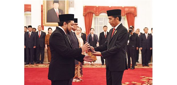 Presiden Anugerahkan Gelar Pahlawan Nasional Kepada KH As’ad Syamsul Arifin Presiden Anugerahkan Gelar Pahlawan Nasional Kepada KH As’ad Syamsul Arifin