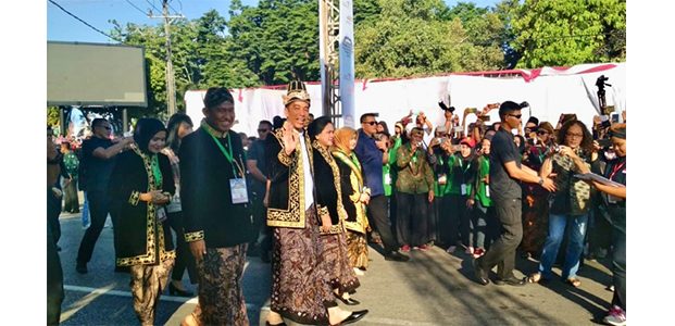Kenakan Pakaian Raja, Presiden Buka Festival Keraton di Sumenep Kenakan Pakaian Raja, Presiden Buka Festival Keraton di Sumenep