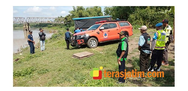 Pria Yang Loncat dari Jembatan Glendeng Tuban, Belum Ditemukan Pria Yang Loncat dari Jembatan Glendeng Tuban, Belum Ditemukan