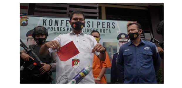 Chatingan dengan Pria Lain, Seorang Istri di Probolinggo Dicekik Suaminya Hingga Tewas Chatingan dengan Pria Lain, Seorang Istri di Probolinggo Dicekik Suaminya Hingga Tewas