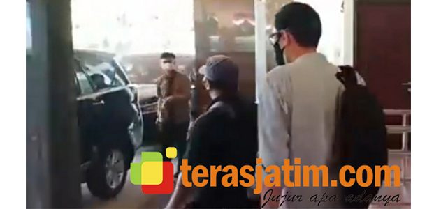 KPK Geledah Kantor Pemkab dan Rumah Bupati Probolinggo KPK Geledah Kantor Pemkab dan Rumah Bupati Probolinggo