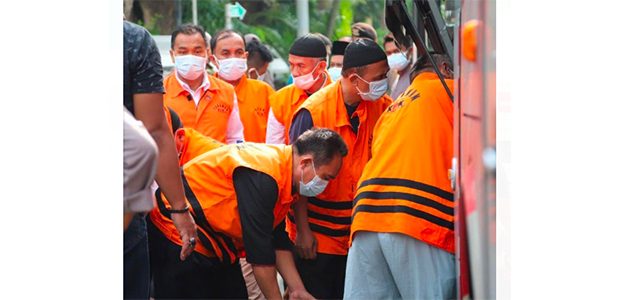 Berkas Lengkap, 18 Tersangka Kasus Suap Bupati Probolinggo Ditahan di Rutan Kejati Jatim dan Medaeng