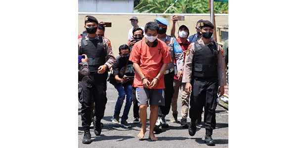 Ngaku Tak Sengaja, Bos Ternak Ayam di Probolinggo Tembak Anak Buah Hingga Tewas Ngaku Tak Sengaja, Bos Ternak Ayam di Probolinggo Tembak Anak Buah Hingga Tewas