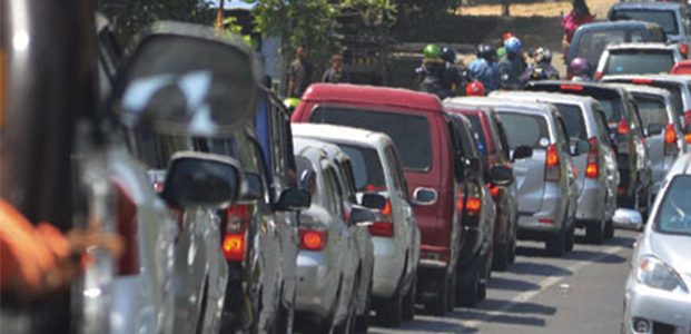 Protes Tambang dengan Aksi Blokir Jalan, Jalur Surabaya-Banyuwangi Tersendat Protes Tambang dengan Aksi Blokir Jalan, Jalur Surabaya-Banyuwangi Tersendat