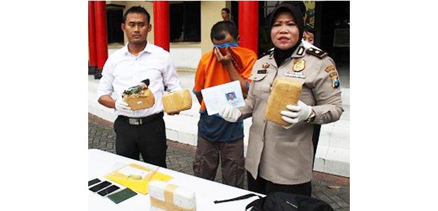 Pulang Kulakan Ganja, Bandar Besar Disergap Polisi di Stasiun Pasar Turi Pulang Kulakan Ganja, Bandar Besar Disergap Polisi di Stasiun Pasar Turi