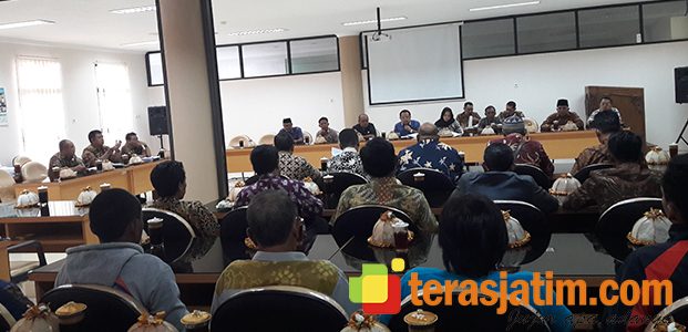 Puluhan Kades di Blitar Minta Bupati Terbitkan Perbup Tentang PTSL Puluhan Kades di Blitar Minta Bupati Terbitkan Perbup Tentang PTSL