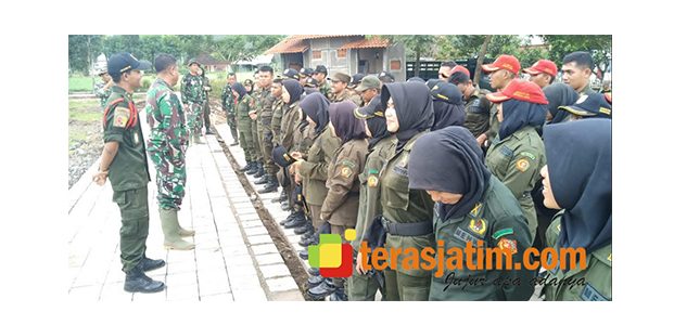 Puluhan Resimen Mahasiswa Jember Digembleng Satgas TMMD Puluhan Resimen Mahasiswa Jember Digembleng Satgas TMMD