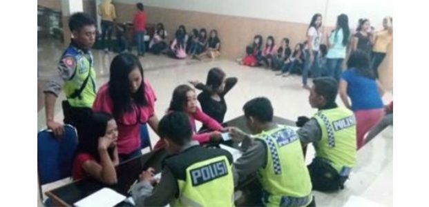 Puluhan Wanita Pelayan ‘Kopi Pangkon’ di Jombang, Digaruk Petugas Puluhan Wanita Pelayan ‘Kopi Pangkon’ di Jombang, Digaruk Petugas