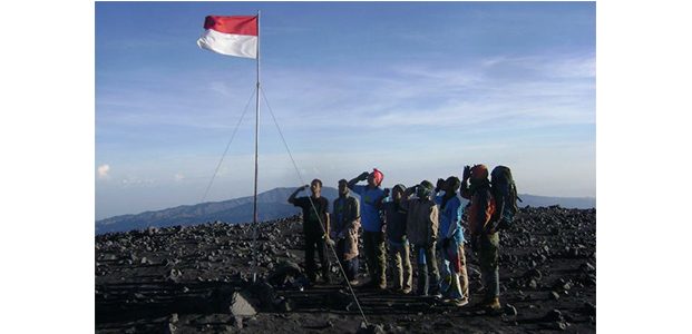 Puncak Mahameru Dilarang Untuk Kegiatan Upacara Peringatan Kemerdekaan Puncak Mahameru Dilarang Untuk Kegiatan Upacara Peringatan Kemerdekaan