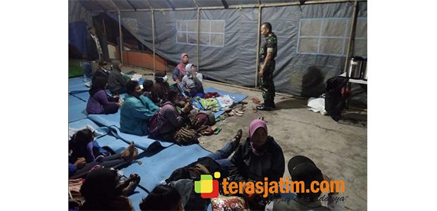 Angin Puting Beliung Lumpuhkan Sebuah Desa di Bumiaji Kota Batu Angin Puting Beliung Lumpuhkan Sebuah Desa di Bumiaji Kota Batu