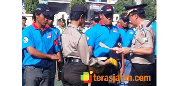 Membantu Proses Evakuasi Korban KM Rafelia 2, 10 Nelayan Dapat Penghargaan Membantu Proses Evakuasi Korban KM Rafelia 2, 10 Nelayan Dapat Penghargaan