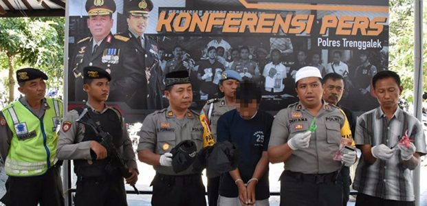 Rampok Tetangga Sendiri, Pria asal Tugu Trenggalek Ditangkap Polisi Rampok Tetangga Sendiri, Pria asal Tugu Trenggalek Ditangkap Polisi