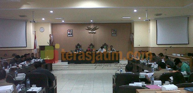 Pembahasan R-APBD 2016, Molor 4 Jam Lebih Pembahasan R-APBD 2016, Molor 4 Jam Lebih