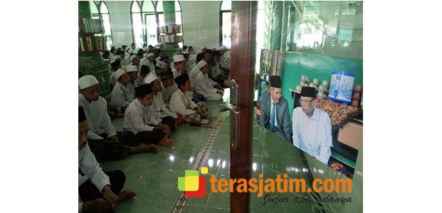 Ratusan Santri di Blitar, Gelar Shalat Ghaib untuk Alm KH Hasyim Muzadi Ratusan Santri di Blitar, Gelar Shalat Ghaib untuk Alm KH Hasyim Muzadi