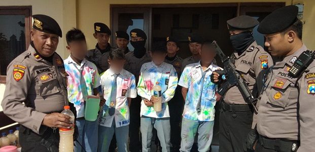 Rayakan Kelulusan dengan Pesta Tuak, 4 Pelajar di Bojonegoro Diamankan Polisi Rayakan Kelulusan dengan Pesta Tuak, 4 Pelajar di Bojonegoro Diamankan Polisi