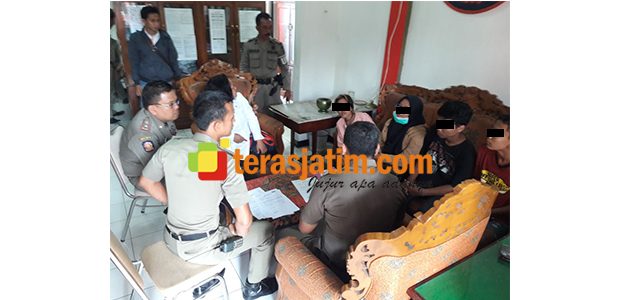 7 Remaja di Blitar Diamankan di Kamar Kos, Seorang Masih Berseragam Sekolah 7 Remaja di Blitar Diamankan di Kamar Kos, Seorang Masih Berseragam Sekolah