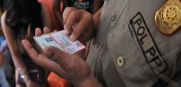 Razia Kos di Bangsal Kediri, 2 Pasangan Pelajar Kedapatan di Dalam Kamar Razia Kos di Bangsal Kediri, 2 Pasangan Pelajar Kedapatan di Dalam Kamar