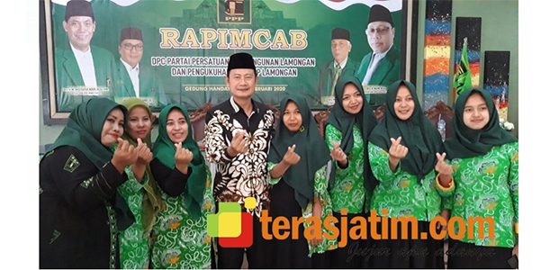 Rekom Cabup Lamongan dari PPP ke Nama Yuhronur Efendi Rekom Cabup Lamongan dari PPP ke Nama Yuhronur Efendi