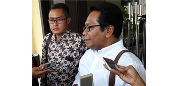 Relawan Jokowi Laporkan Fahri Hamzah ke Mapolda Jatim Relawan Jokowi Laporkan Fahri Hamzah ke Mapolda Jatim
