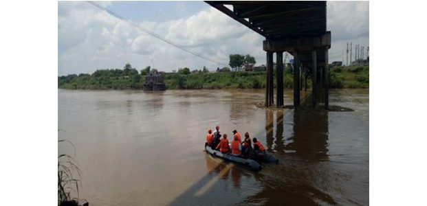 Ribut dengan Pacar, Pemuda asal Kabuh Jombang Nekat Nyemplung Sungai Brantas Ribut dengan Pacar, Pemuda asal Kabuh Jombang Nekat Nyemplung Sungai Brantas