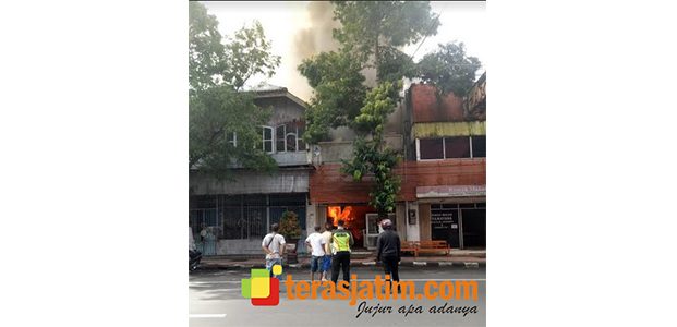 Rumah Makan Ramayana di Kota Blitar Ludes Terbakar Rumah Makan Ramayana di Kota Blitar Ludes Terbakar