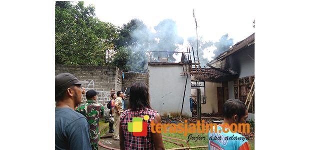 Rumah Seorang Camat di Blitar, Ludes Dilalap Si Jago Merah Rumah Seorang Camat di Blitar, Ludes Dilalap Si Jago Merah