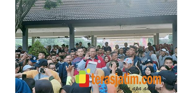 Pulang Kampung, SBY Sapa Ribuan Warga Pacitan Pulang Kampung, SBY Sapa Ribuan Warga Pacitan