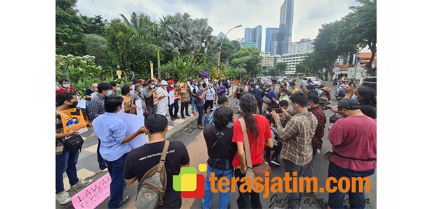 Tolak Kekerasan Terhadap Jurnalis, Koalisi Wartawan Sidoarjo Gelar Aksi Damai Tolak Kekerasan Terhadap Jurnalis, Koalisi Wartawan Sidoarjo Gelar Aksi Damai